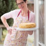 Nicola in der Tür v. Garten