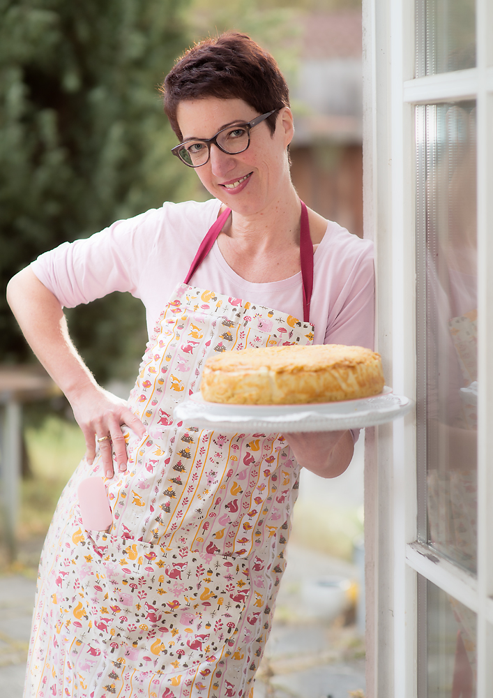 Nicola in der Tür v. Garten